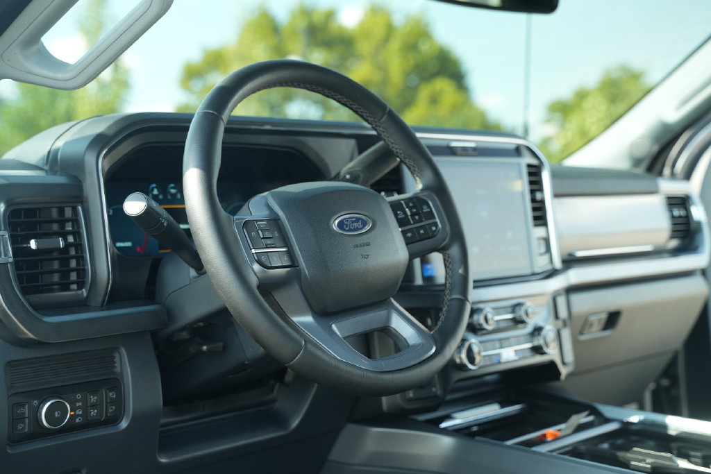 Used 2025 Ford F250 Lariat w/ Black Appearance Package AWD/4WD image 28