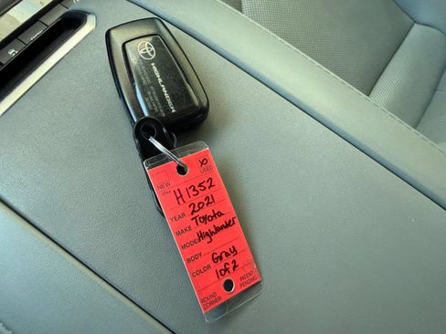 Used 2021 Toyota Highlander Platinum FWD image 53