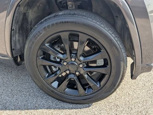 Used 2021 Jeep Grand Cherokee Laredo X AWD/4WD image 17