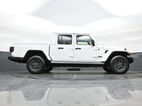 New 2026 Jeep Gladiator Sport image 16