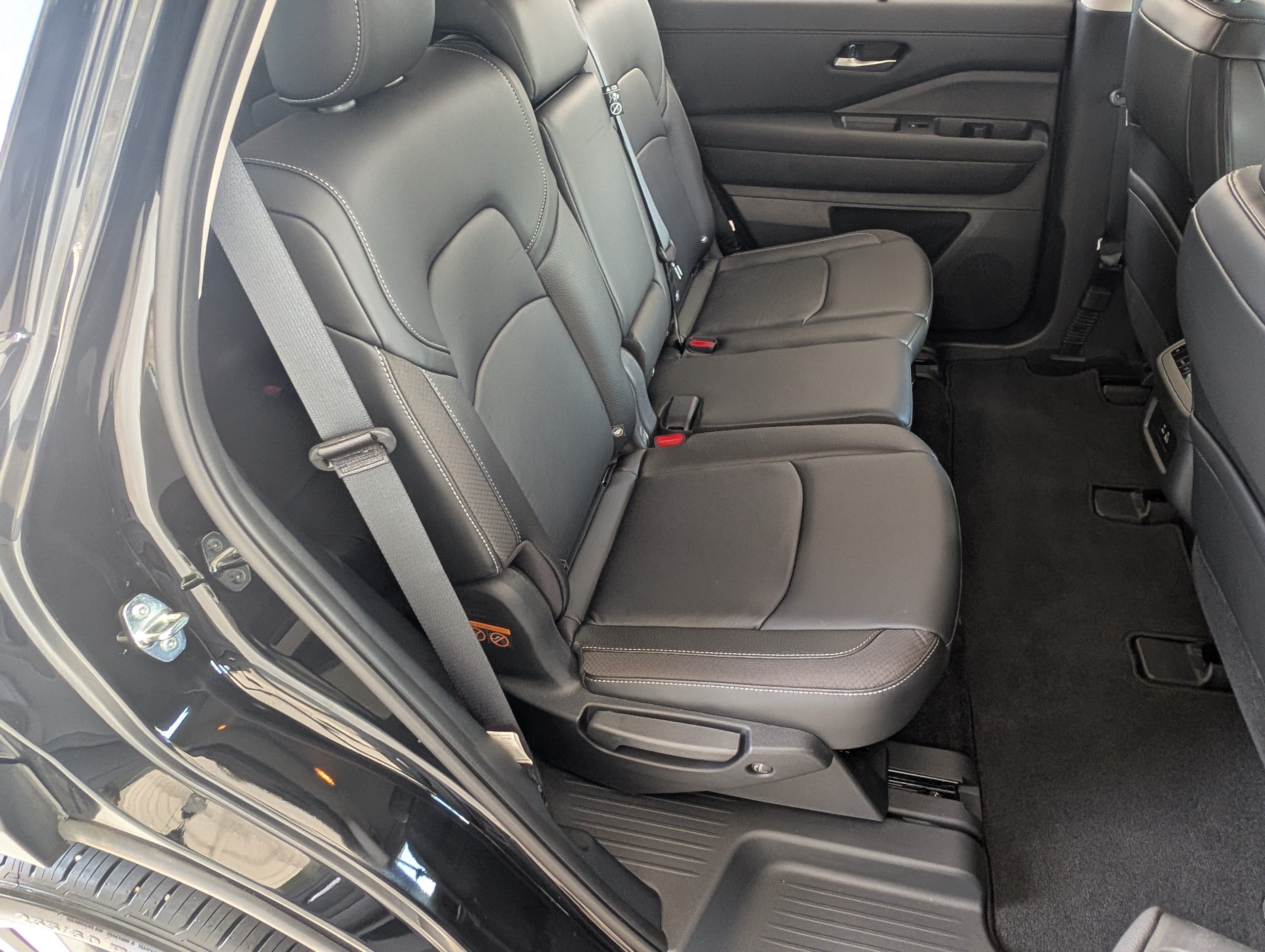 Used 2025 Nissan Pathfinder SL FWD image 20
