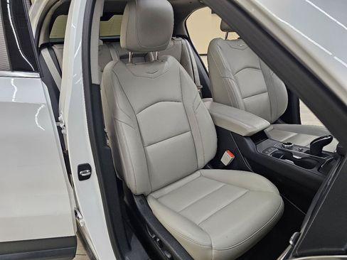 Used 2020 Cadillac XT4 Luxury w/ Cold Weather Package FWD image 19