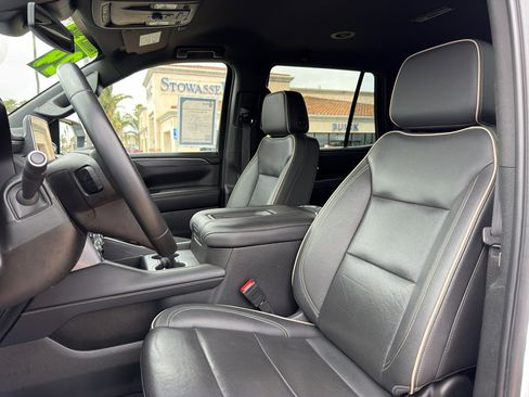 Used 2024 GMC Yukon SLT AWD/4WD image 10