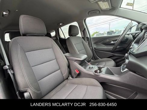Used 2024 GMC Terrain SLE FWD image 9