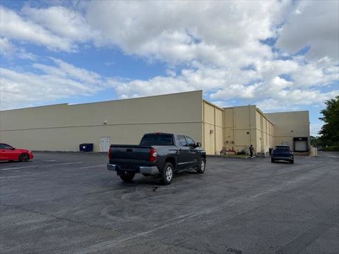 Used 2019 Toyota Tundra SR5 w/ SR5 Upgrade Package image 5