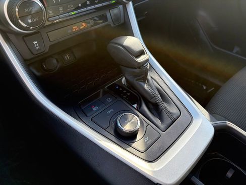 Certified 2025 Toyota RAV4 LE image 22