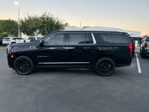 Used 2023 GMC Yukon XL Denali image 6
