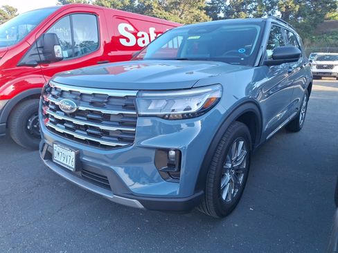 Used 2025 Ford Explorer Active w/ Active Comfort Package image 3