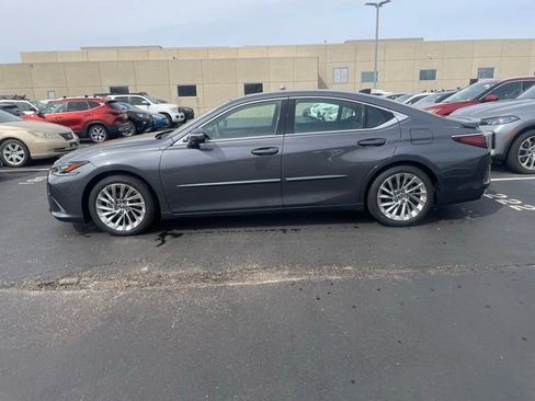 Used 2023 Lexus ES 350 Ultra Luxury w/ Accessory Package (Z1) image 3