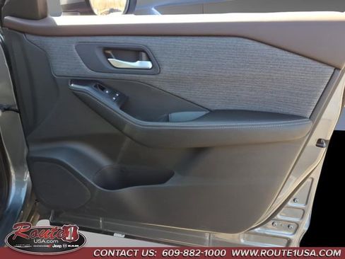 Used 2023 Nissan Rogue SV image 11