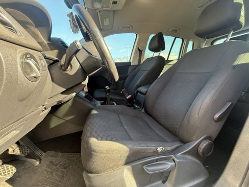 Used 2013 Volkswagen Tiguan S image 10