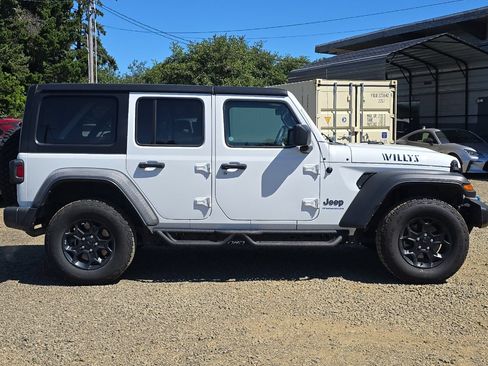 Used 2023 Jeep Wrangler Unlimited AWD/4WD image 4