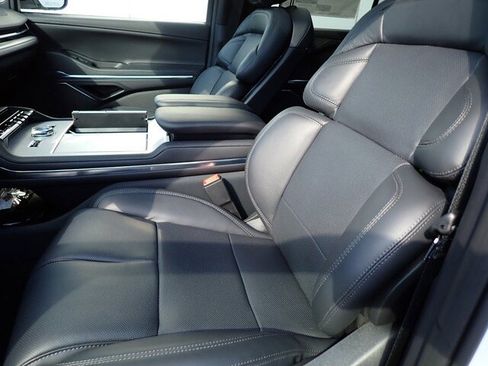 New 2025 Lincoln Navigator Reserve w/ Jet Appearance Package image 38