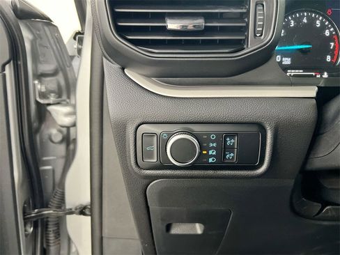 Used 2023 Ford Explorer XLT image 17