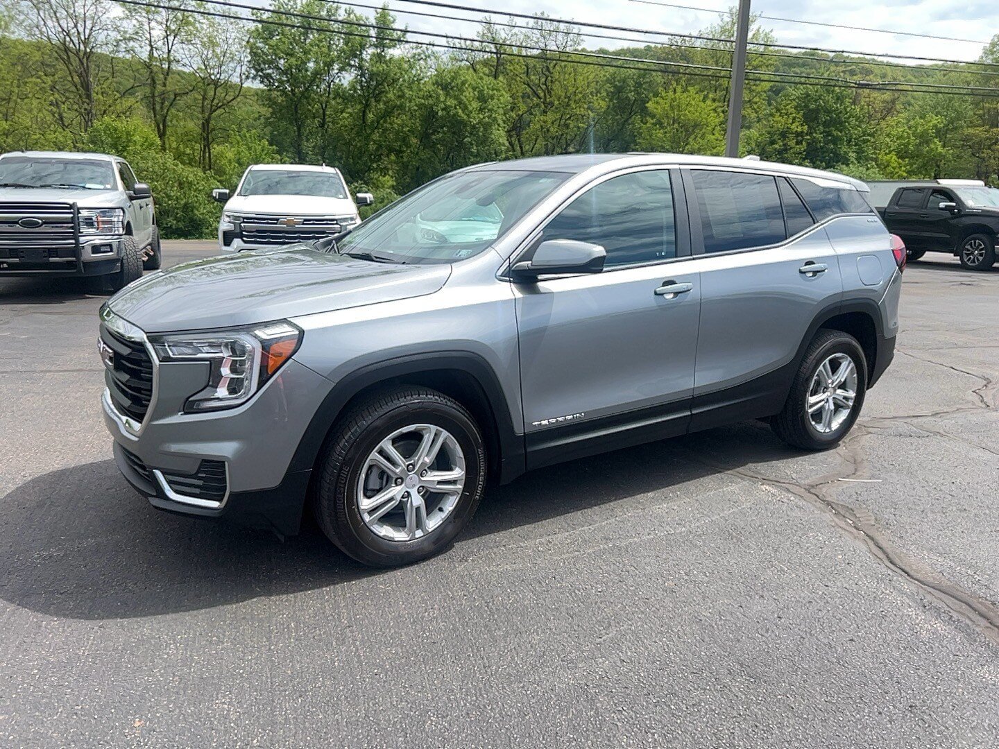 Used 2023 GMC Terrain SLE AWD/4WD image 3