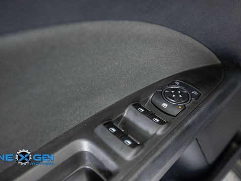 Used 2020 Ford Fusion SE FWD image 12