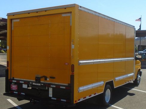 Used 2018 GMC Savana 3500 Extended w/ Driver Convenience Package RWD image 5