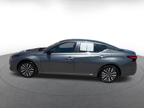 Used 2025 Nissan Altima 2.5 SV FWD image 10