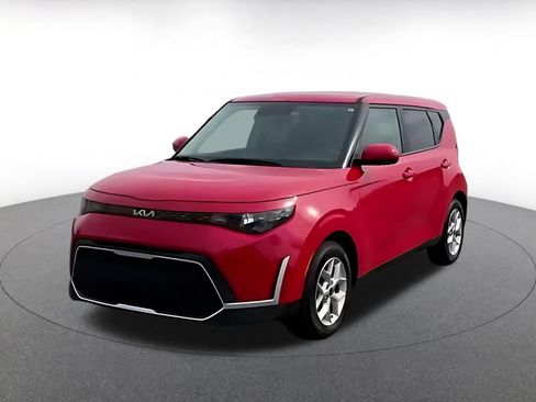 Used 2025 Kia Soul LX w/ LX Technology Package FWD image 3