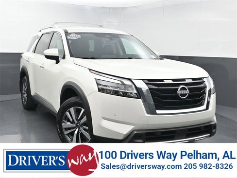 Used 2024 Nissan Pathfinder SL image 1