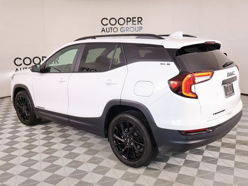 Used 2024 GMC Terrain SLE w/ Driver Convenience Package image 21