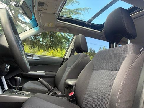 Used 2013 Subaru Forester 2.5X Premium w/ All-Weather Plus Pkg AWD/4WD image 9