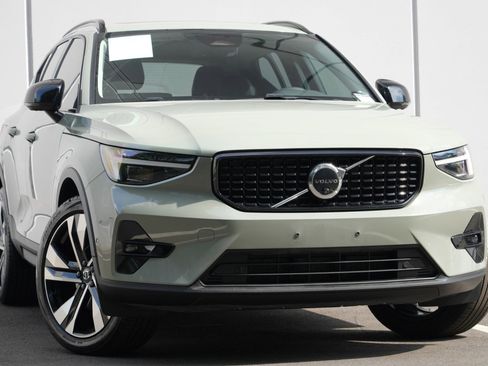 Used 2024 Volvo XC40 B5 Ultimate w/ Climate Package AWD/4WD image 4