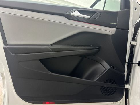 Used 2022 Volkswagen Taos SEL image 26