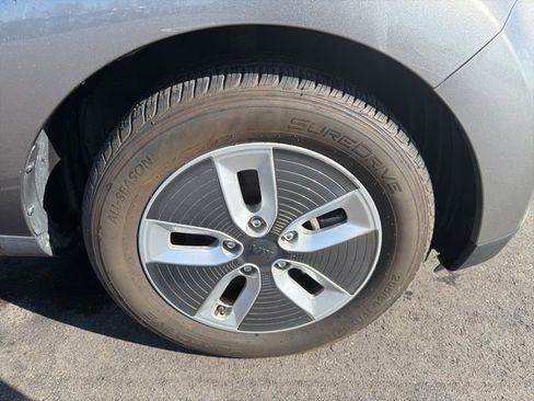 Used 2018 Kia Soul EV + w/ Sun & Fun Package image 4