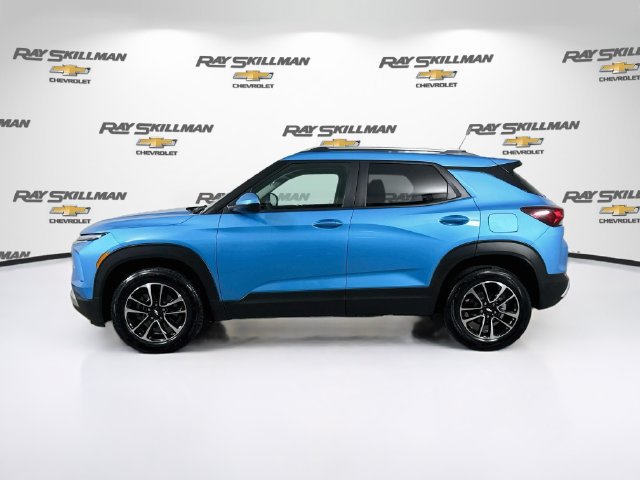 Used 2025 Chevrolet TrailBlazer LT AWD/4WD image 4