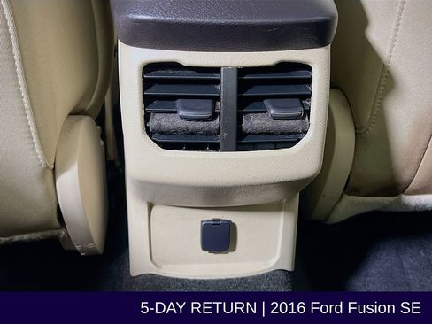 Used 2016 Ford Fusion SE image 27