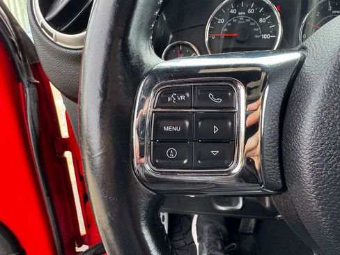 Used 2016 Jeep Wrangler Unlimited Sahara w/ Connectivity Group AWD/4WD image 31