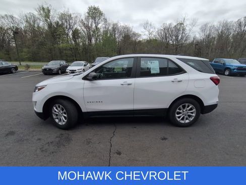 Used 2021 Chevrolet Equinox LS AWD/4WD image 2