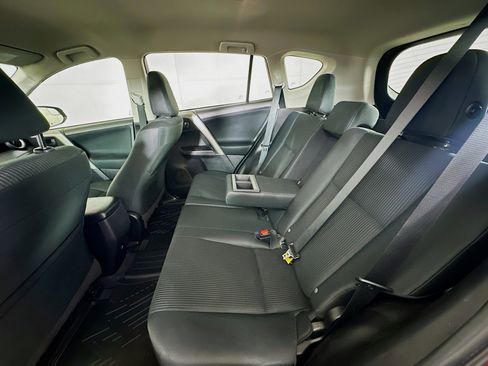 Used 2018 Toyota RAV4 LE w/ Carpet Mat Package AWD/4WD image 25