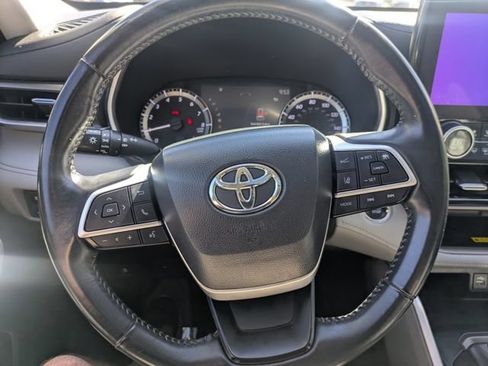 Used 2023 Toyota Highlander XLE AWD/4WD image 21