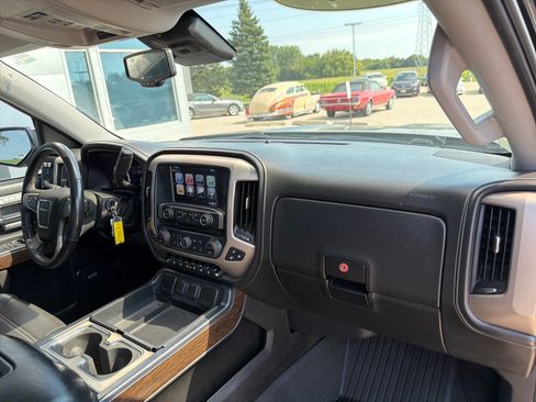 Used 2017 GMC Sierra 1500 Denali w/ Denali Ultimate Package AWD/4WD image 27