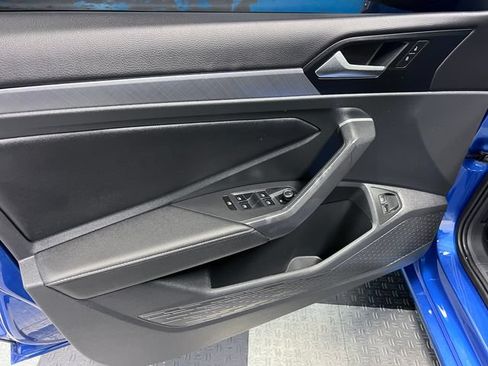 Certified 2024 Volkswagen Jetta SE FWD image 7