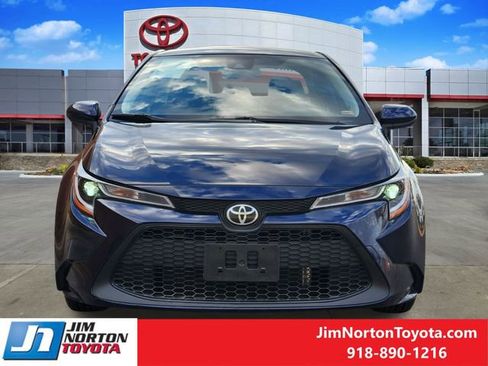 Used 2021 Toyota Corolla LE image 2