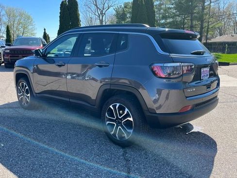 Used 2023 Jeep Compass Limited AWD/4WD image 3