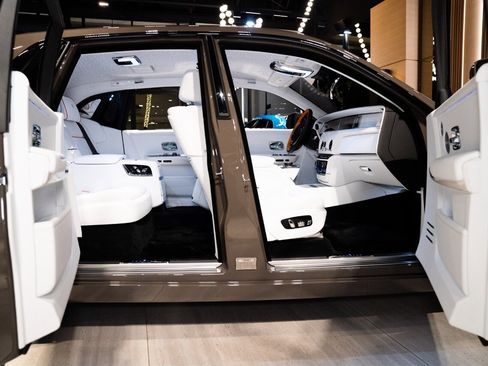 Used 2026 Rolls-Royce Phantom Sedan image 35