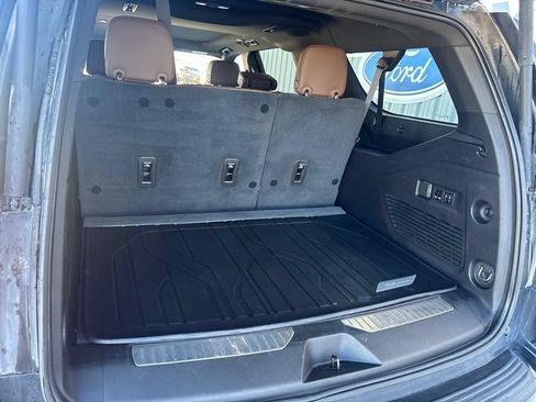 Used 2021 Chevrolet Suburban High Country w/ Premium Package AWD/4WD image 31