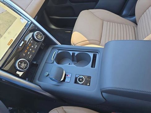 New 2026 Land Rover Discovery Limited Edition image 24