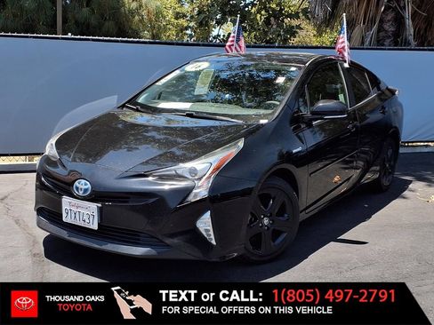 Used 2016 Toyota Prius Three Touring w/ Preferred Accessory Package FWD image 1
