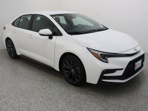 Certified 2024 Toyota Corolla SE FWD image 4