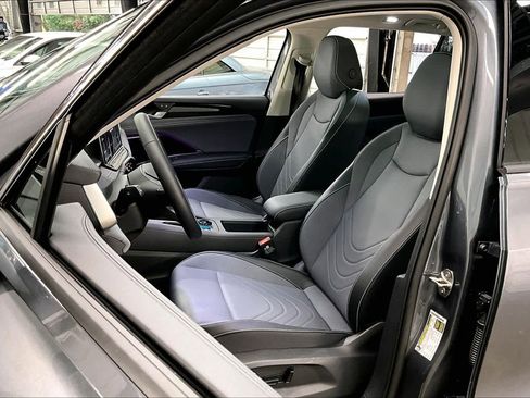 New 2026 Volkswagen Tiguan SE image 11