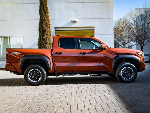 Used 2025 Toyota Tacoma TRD Off-Road w/ TRD Off Road Upgrade Package image 11