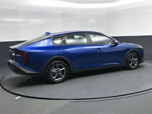 New 2026 Kia K4 LXS image 4