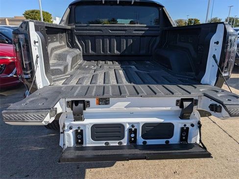 New 2026 GMC Hummer EV 4x4 Crew Cab image 7