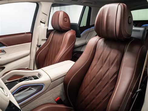 Used 2025 Mercedes-Benz Maybach GLS 600 4MATIC image 5