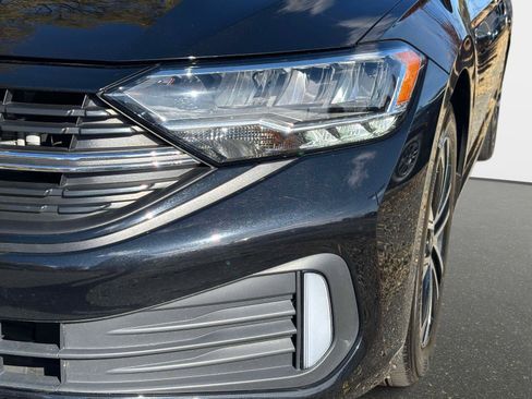 Used 2023 Volkswagen Jetta Sport image 10